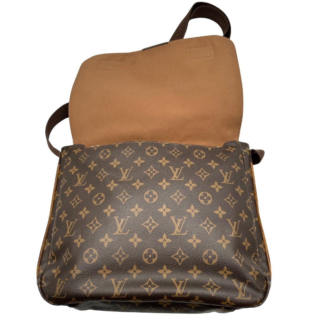 interno Cartella Louis Vuitton in canvas marrone monogram e parti metalliche dorate. Munita di una tracolla in tessuto regolabile, di lusso, originale, ottime condizioni, usata.