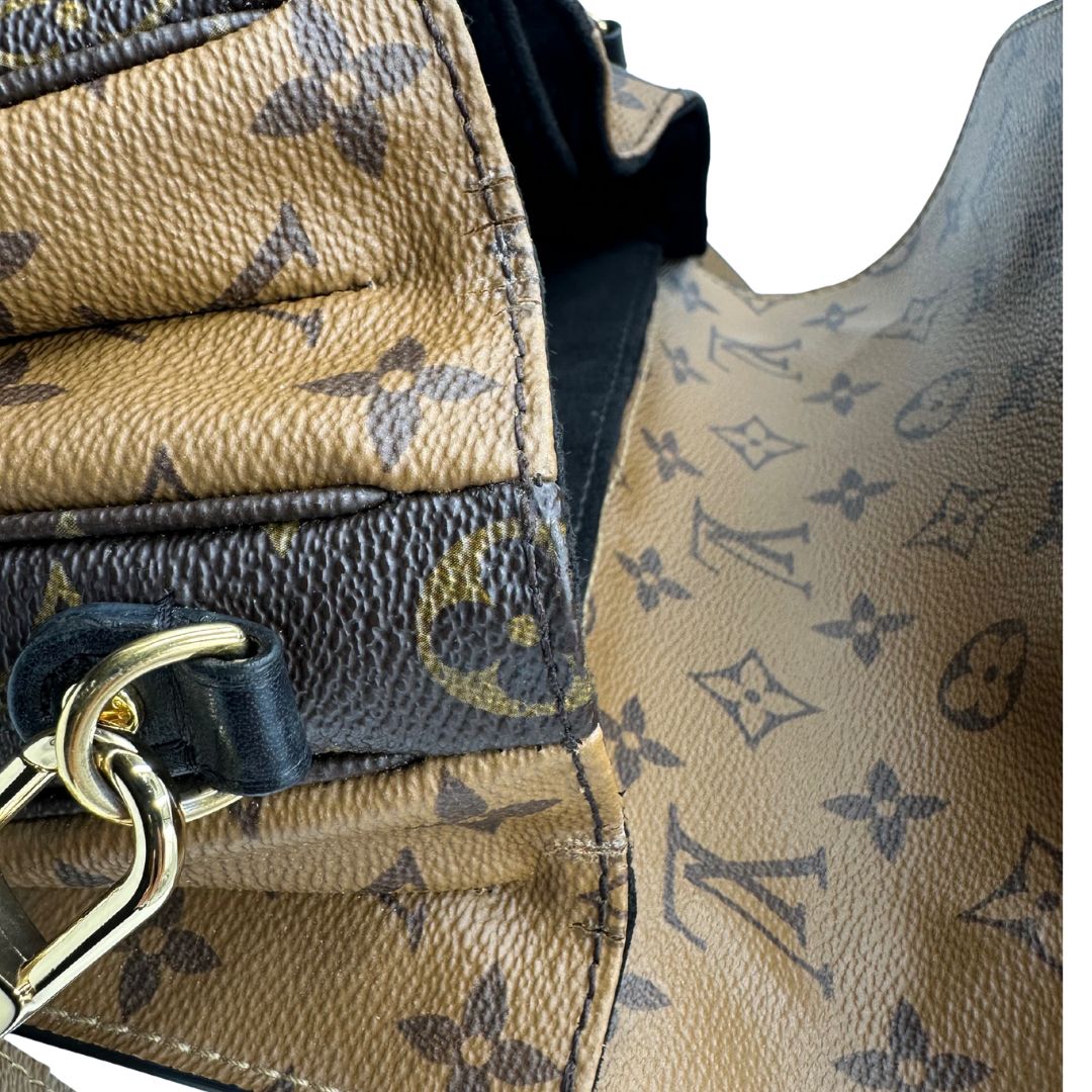 finiture superioi Borsa Louis Vuitton Métis in canvas marrone monogram reverse con parti metalliche dorate; munita di un manico singolo e una tracolla amovibile e regolabile. Completa di scatola, di lusso, originale, ottime condizioni, usata.
