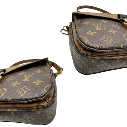angoli Borsa Louis Vuitton Métis in canvas marrone monogram reverse con parti metalliche dorate; munita di un manico singolo e una tracolla amovibile e regolabile. Completa di scatola, di lusso, originale, ottime condizioni, usata. 