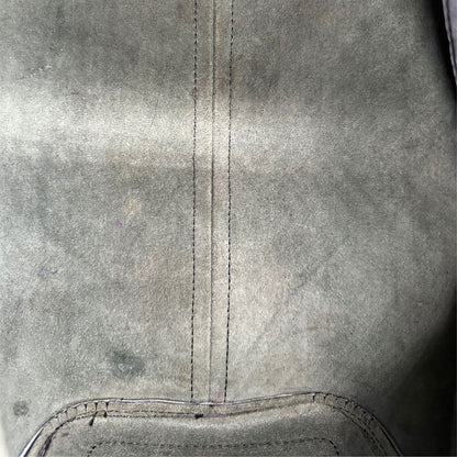 interni Borsa Louis Vuitton in pelle Epi nera con parti metalliche dorate; munito di doppi manici stondati, da portare a mano, di lusso, originale, ottime condizioni, usata. 