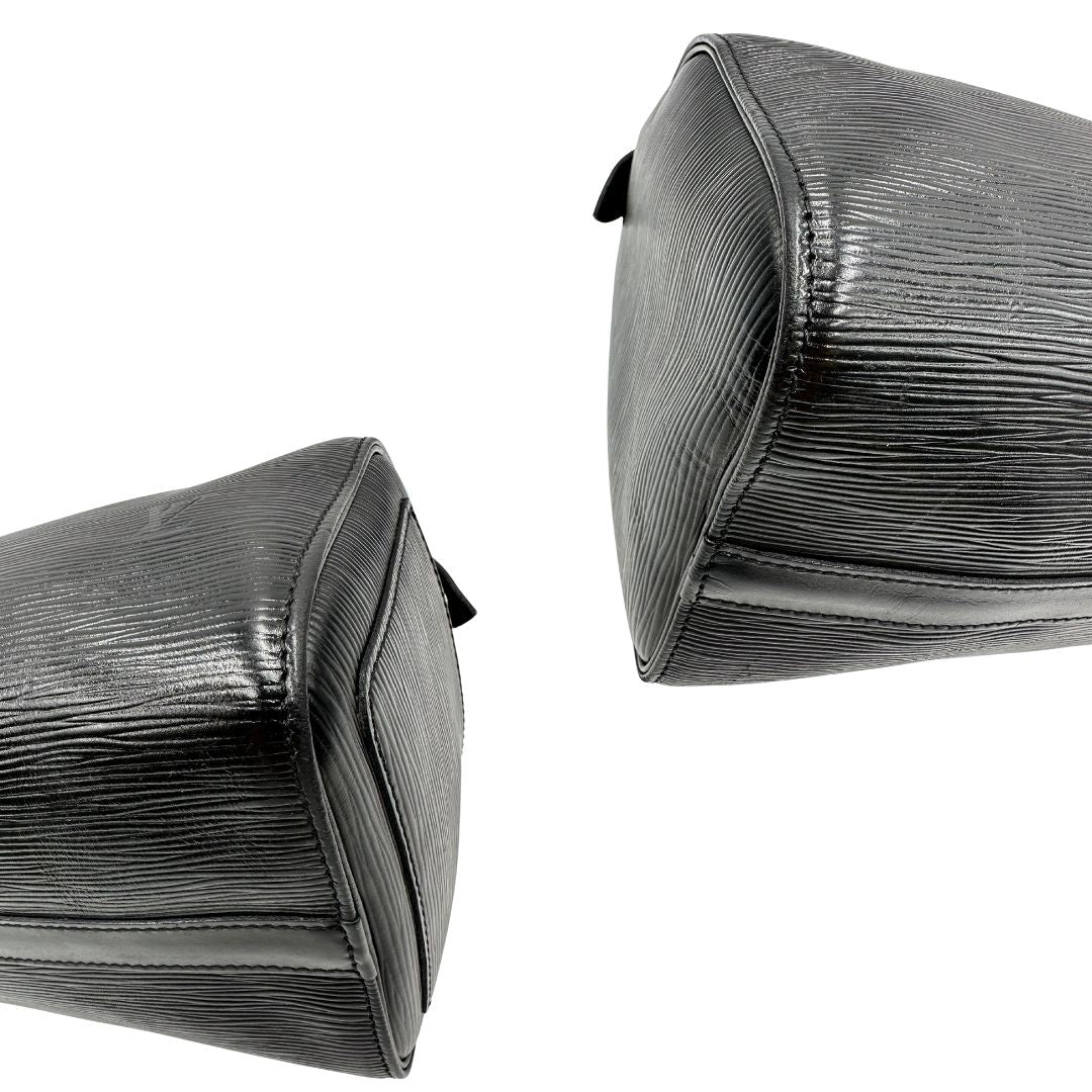 angoli Borsa Louis Vuitton in pelle Epi nera con parti metalliche dorate; munito di doppi manici stondati, da portare a mano, di lusso, originale, ottime condizioni, usata. 