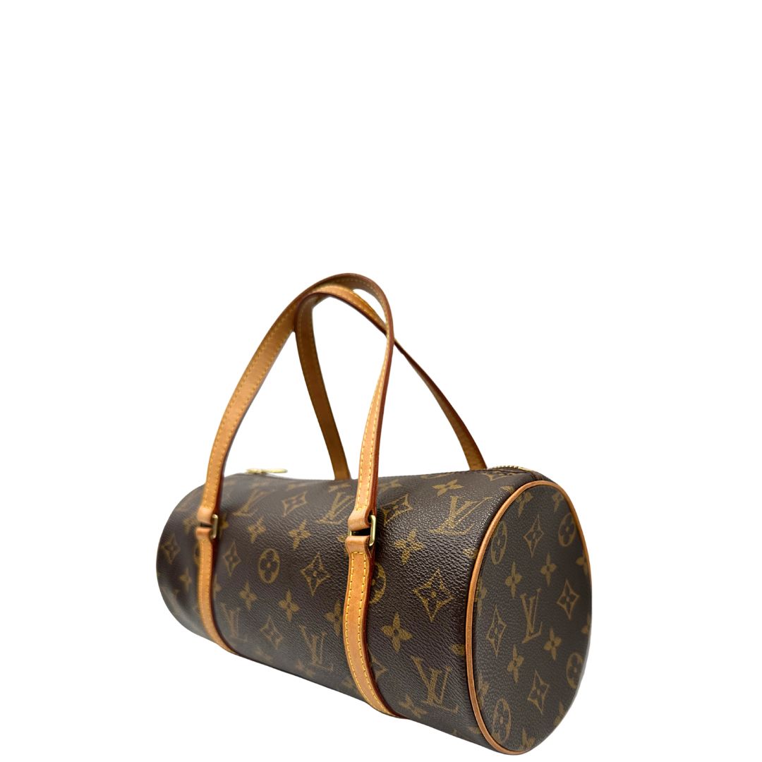 lato Borsa L.V. in canvas marrone monogram con finiture in vacchetta naturale e parti metalliche dorate; munita di doppi manici, indossabile a spalla, di lusso, originale, ottime condizioni, usata. 