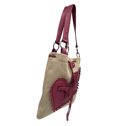 lato Borsa Saint Laurent in tessuto beige con decorazioni a forma di cuori rosa in pelle; munita di doppi manici. Completa di dustbag, di lusso, originale, ottime condizioni, usata. 