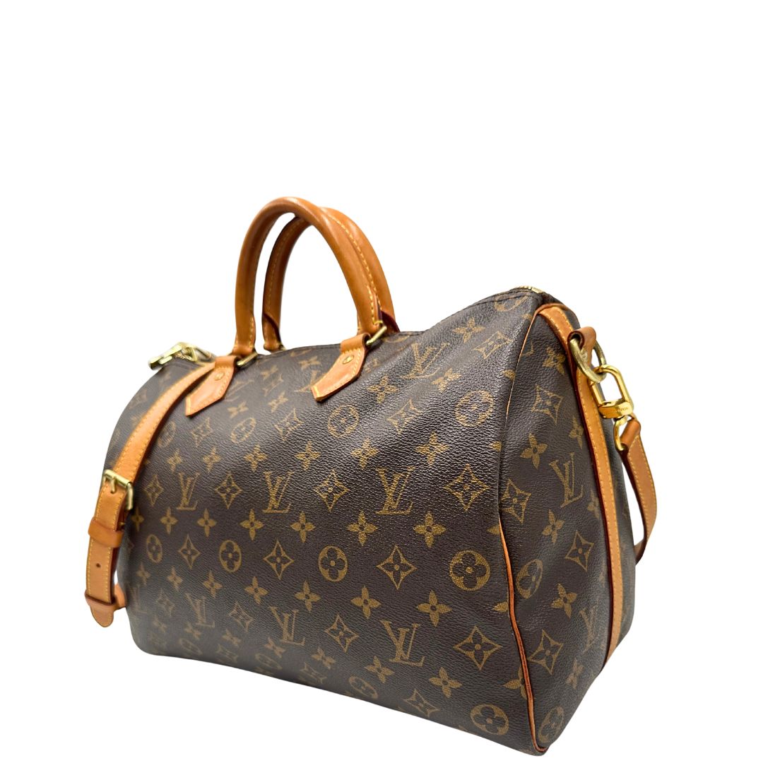 lato Borsa Speedy 35 in canvas marrone monogram con finiture in vacchetta naturale e parti metalliche dorate; munita di doppi manici stondati e una tracolla amovibile e regolabile. Completa di lucchetto e dustbag, di lusso, originale, ottime condizioni. 