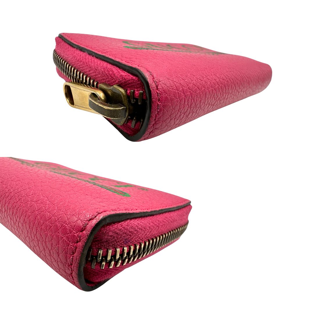 angoli Portafoglio Gucci in pelle fucsia con dettagli Web verdi e rossi. Completo di scatola, di lusso, originale, ottime condizioni. 