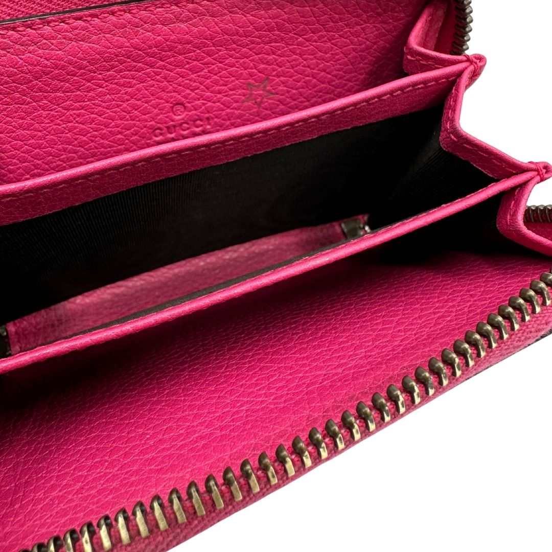 interno Portafoglio Gucci in pelle fucsia con dettagli Web verdi e rossi. Completo di scatola, di lusso, originale, ottime condizioni. 