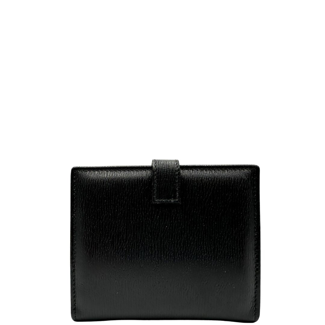 Agenda Gucci in pelle nera con parti metalliche dorate, munita di un pennino, di lusso, originale