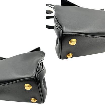 angoli Borsa Balenciaga in pelle nera con parti metalliche dorate; munita di un manico singolo, una tracolla amovibile e una clochette portachiavi. Completa di dustbagm, di lusso, originale, ottime condizioni, usata. 