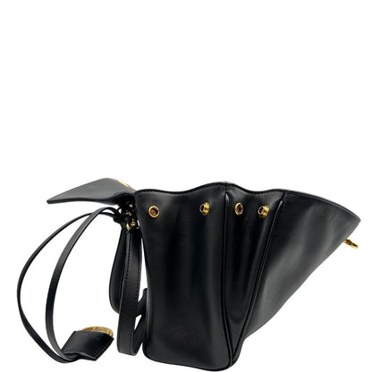 lato Borsa Balenciaga in pelle nera con parti metalliche dorate; munita di un manico singolo, una tracolla amovibile e una clochette portachiavi. Completa di dustbagm, di lusso, originale, ottime condizioni, usata. 