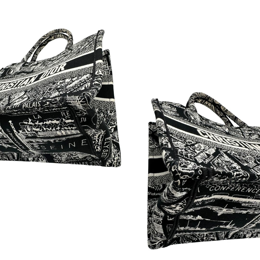 angoli Borsa Christian Dior in tessuto ricamata con il motivo Plan de Paris nero e bianco; munita di doppi manici, indossabile a spalla e a mano. Completa di dustbag, di lusso, originale, ottime condizioni. 