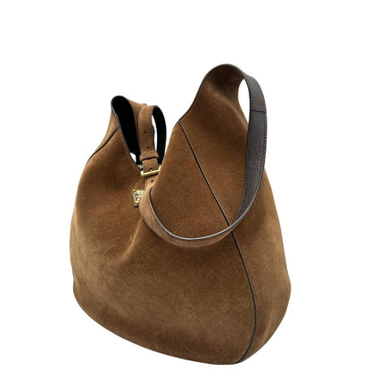 lato Borsa Prada in pelle scamosciata marrone con parti metalliche dorate; munita di un manico singolo regolabile; indossabile a spalla o a tracolla. Completa di dustbag, di lusso, originale, ottime condizioni, usata. 