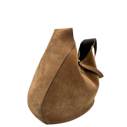 lato Borsa Prada in pelle scamosciata marrone con parti metalliche dorate; munita di un manico singolo regolabile; indossabile a spalla o a tracolla. Completa di dustbag, di lusso, originale, ottime condizioni, usata.