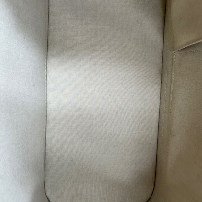 interno Alma PM Louis Vuitton in pelle Vernis color noisette con parti metalliche dorate e doppi manici stondati; da portare a mano. Completa di dustbag, lucchetto e chiavi, di lusso, originale, ottime condizioni, usata. 