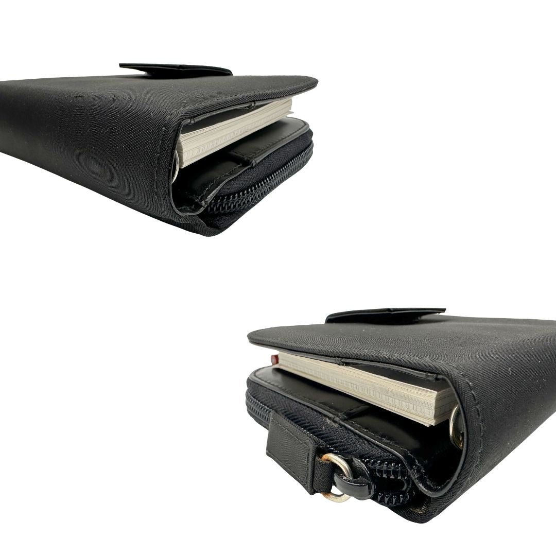Angoli di un Porta agenda Prada in tessuto nylon nero e finiture in pelle, con parti metalliche argentate; organizzato con portacarte, portapenne e pratico raccoglitore ad anelli per i fogli. Originale, usato, di lusso, in condizioni eccellenti.