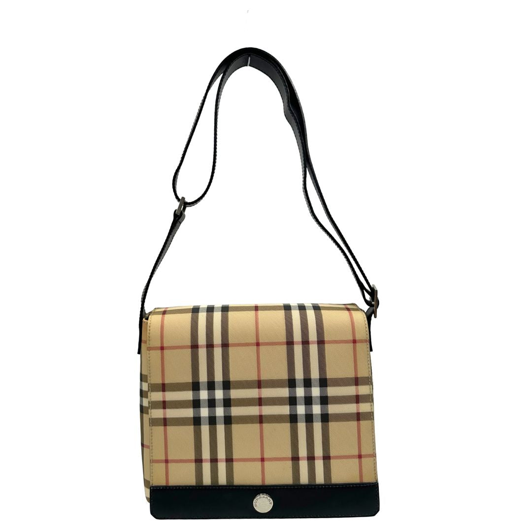 Front di una Borsa Burberry in canvas trama tartan beige con finiture in pelle nere e parti metalliche argentate; munita di doppi manici, indossabile a spalla o a tracolla. Originale, usata, di lusso, in ottime condizioni.