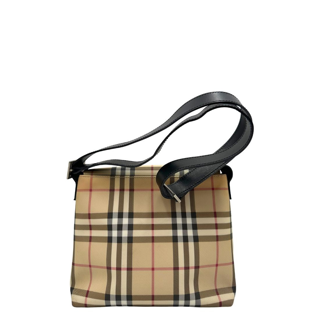 Retro di una Borsa Burberry in canvas trama tartan beige con finiture in pelle nere e parti metalliche argentate; munita di doppi manici, indossabile a spalla o a tracolla. Originale, usata, di lusso, in ottime condizioni.