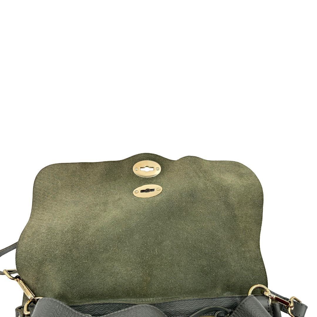 Borsa Zanellato in pelle trama blandine grigia con parti metalliche argentate; munita di un manico singolo e una tracolla amovibile e regolabile, di lusso, originale, ottime condizioni, usata. 