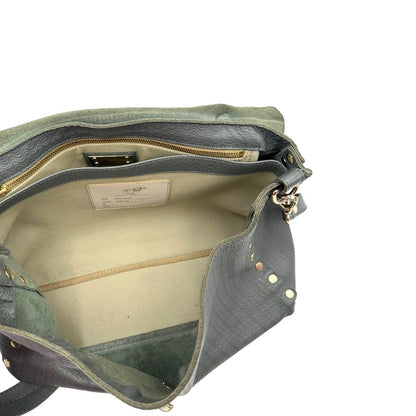 interno Borsa Zanellato in pelle trama blandine grigia con parti metalliche argentate; munita di un manico singolo e una tracolla amovibile e regolabile, di lusso, originale, ottime condizioni, usata. 