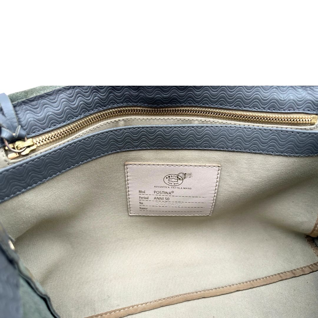 interno Borsa Zanellato in pelle trama blandine grigia con parti metalliche argentate; munita di un manico singolo e una tracolla amovibile e regolabile, di lusso, originale, ottime condizioni, usata. 