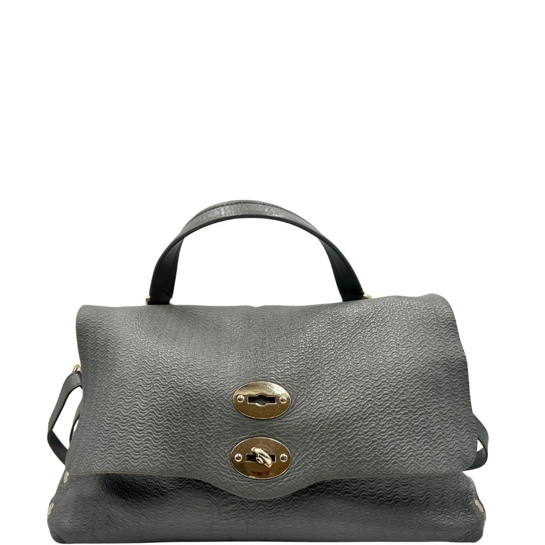 front Borsa Zanellato in pelle trama blandine grigia con parti metalliche argentate; munita di un manico singolo e una tracolla amovibile e regolabile, di lusso, originale, ottime condizioni, usata. 