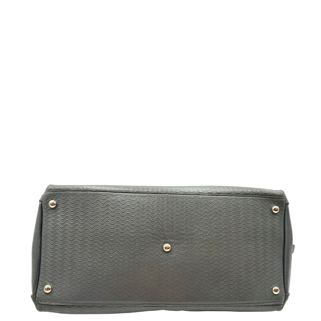 base Borsa Zanellato in pelle trama blandine grigia con parti metalliche argentate; munita di un manico singolo e una tracolla amovibile e regolabile, di lusso, originale, ottime condizioni, usata. 