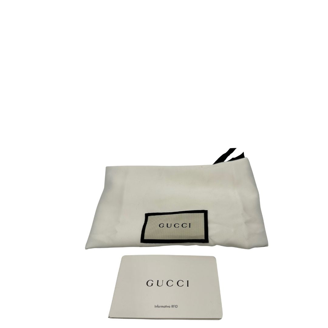 dustbag Borsa Gucci in pelle martellata con parti metalliche dorate; munita di una tracolla in catena con spallaccio in pelle. Completa di dustbag, di lusso, originale, ottime condizioni, usata. 