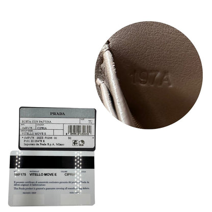 Pochette clutch Prada in pelle rosa cipria con parti metalliche dorate. Completo di scatola, di lusso, originale, ottime condizioni.