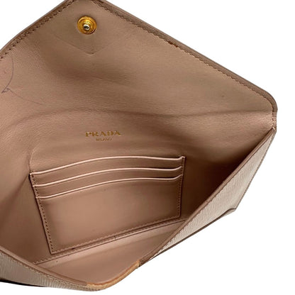 interno Pochette clutch Prada in pelle rosa cipria con parti metalliche dorate. Completo di scatola, di lusso, originale, ottime condizioni. 