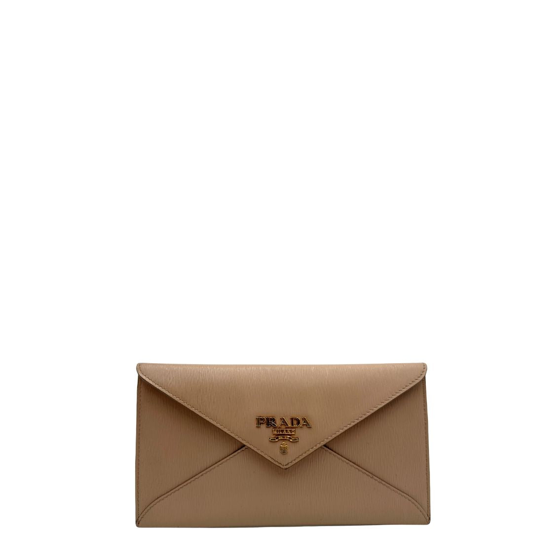 front Pochette clutch Prada in pelle rosa cipria con parti metalliche dorate. Completo di scatola, di lusso, originale, ottime condizioni. 