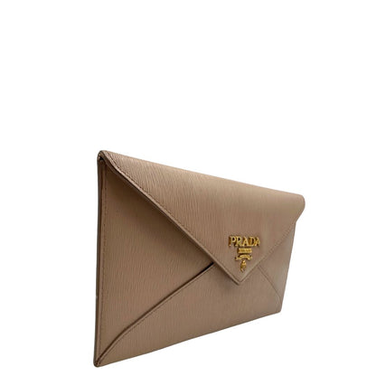 lato Pochette clutch Prada in pelle rosa cipria con parti metalliche dorate. Completo di scatola, di lusso, originale, ottime condizioni. 