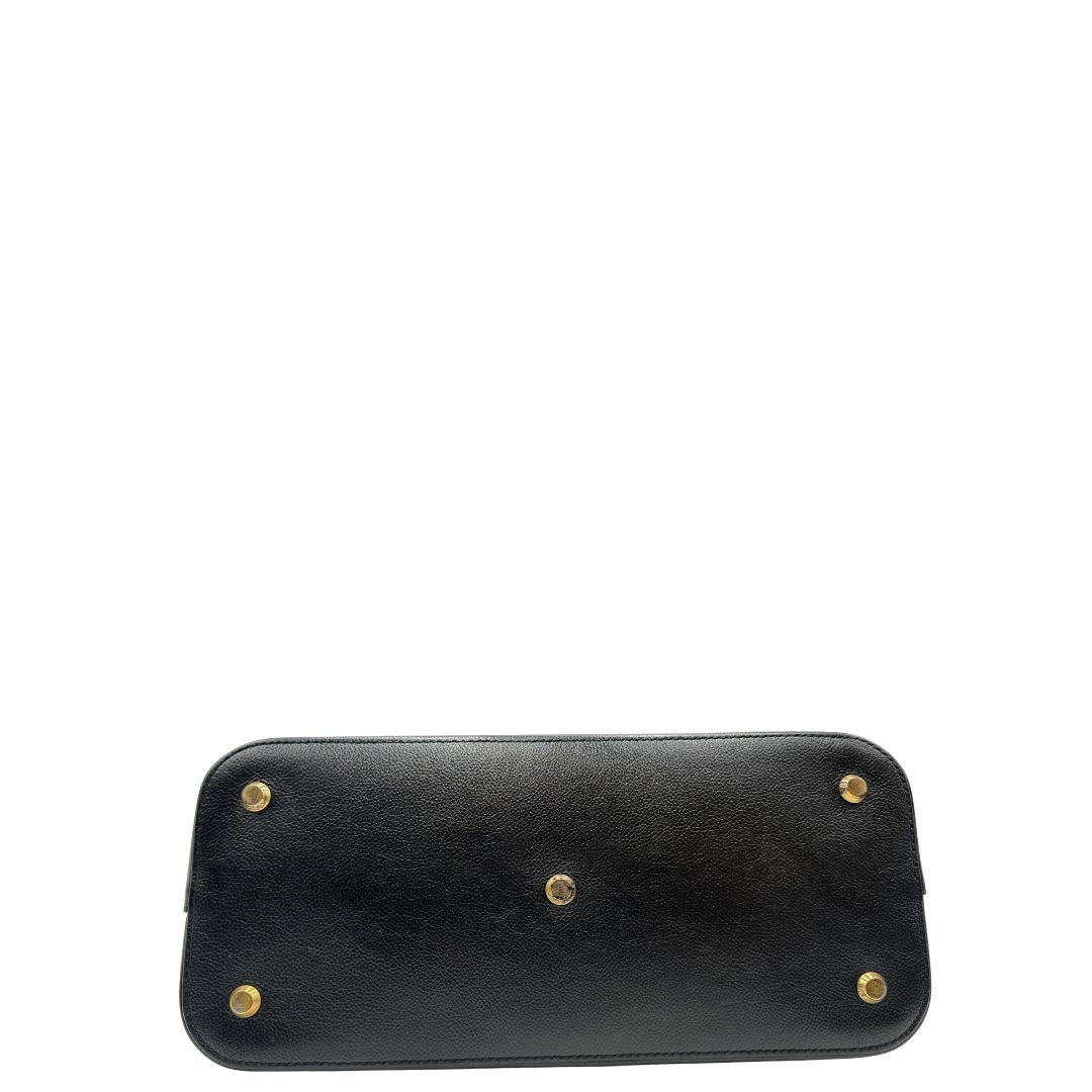 Base di una Borsa Balenciaga in pelle martellata nera con parti metalliche dorate, munita di doppi manici e una tracolla amovibile e regolabile. Completa di dustbag e cartellini, lucchetto e chiavi. Originale, usata, di lusso, in ottime condizioni.