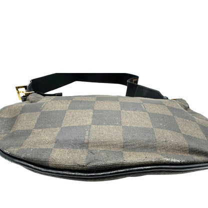 segni della Borsa Fendi in canvas trama scacchi sui toni del marrone con finiture in pelle e parti metalliche dorate; munita di una tracolla in tessuto regolabile, di lusso, originale, buone condizioni. 