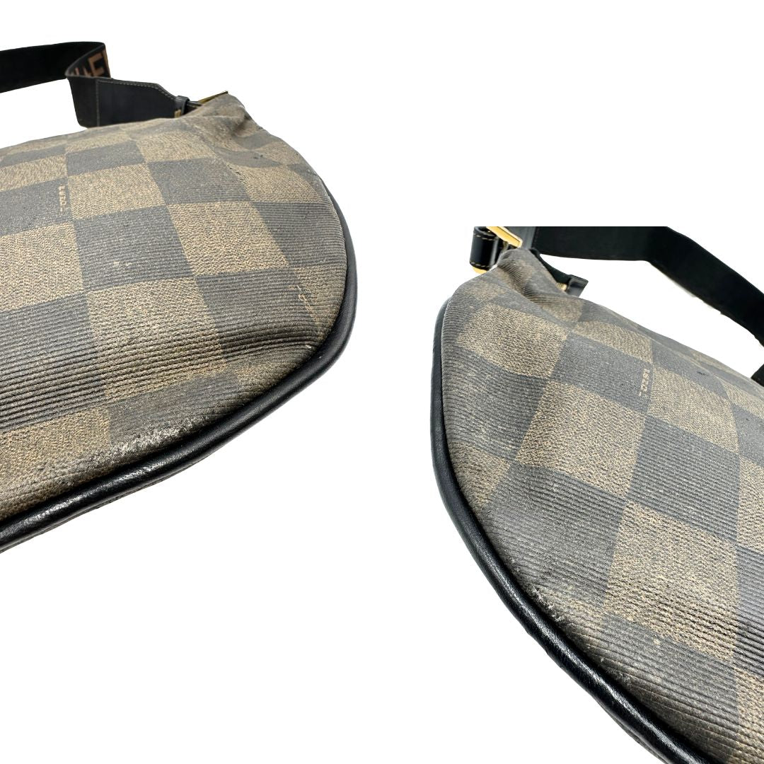 angoli  della Borsa Fendi in canvas trama scacchi sui toni del marrone con finiture in pelle e parti metalliche dorate; munita di una tracolla in tessuto regolabile, di lusso, originale, buone condizioni. 