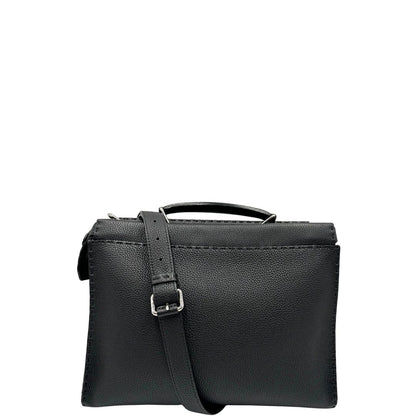 front Cartella Fendi in cuoio romano nero con parti metalliche argentate; munita di un manico singolo e una tracolla amovibile, di lusso, originale, usata. 