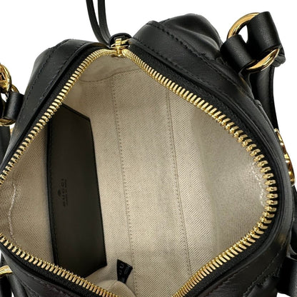 interno Borsa Gucci in pelle nera GG con parti metalliche dorate; munita di doppi manici stondati, una tracolla in catena amovibile e una tracolla in tessuto amovibile e regolabile. Completa di dustbag, di lusso, originale, eccellenti condizioni, usata 