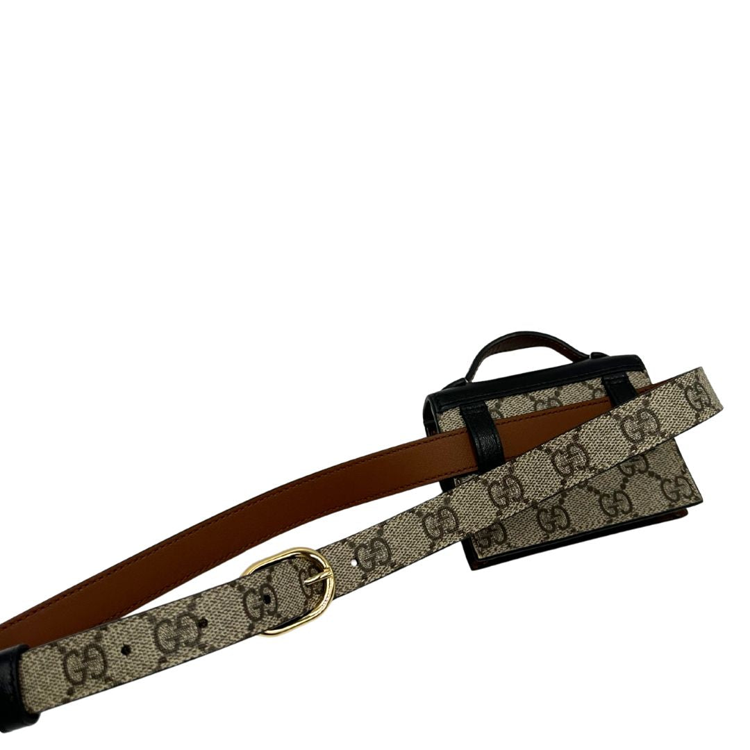 chiusura Mini marsupio Gucci in canvas GG beige con finiture in pelle nere e marroni e parti metalliche dorate. Completo di dustbag, eccellenti condizioni, usato, originale. 
