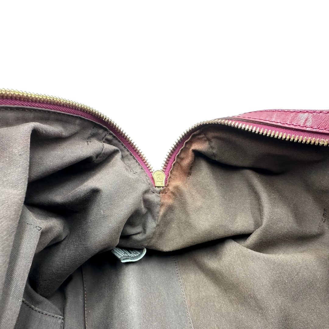 interno Borsa Fendi in tessuto color tabacco trama Zucchino con finiture in pelle color amaranto e parti metalliche dorate; munita di doppi manici, da portare a spalla, di lusso, buone condizioni, originale. 