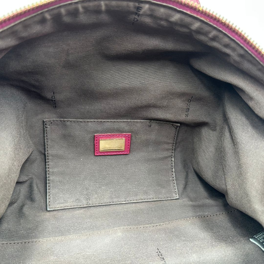 interno Borsa Fendi in tessuto color tabacco trama Zucchino con finiture in pelle color amaranto e parti metalliche dorate; munita di doppi manici, da portare a spalla, di lusso, buone condizioni, originale. 