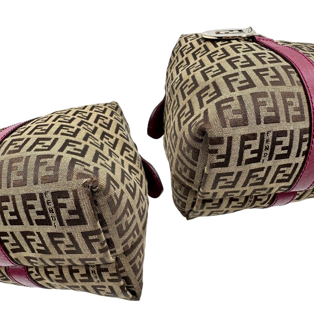 angoli Borsa Fendi in tessuto color tabacco trama Zucchino con finiture in pelle color amaranto e parti metalliche dorate; munita di doppi manici, da portare a spalla, di lusso, buone condizioni, originale. 