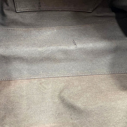 interno Borsa Fendi in tessuto color tabacco trama Zucchino con finiture in pelle color amaranto e parti metalliche dorate; munita di doppi manici, da portare a spalla, di lusso, buone condizioni, originale. 