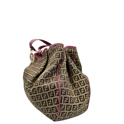 lato Borsa Fendi in tessuto color tabacco trama Zucchino con finiture in pelle rosa e parti metalliche dorate; munita di un manico singolo, indossabile a spalla, di lusso, originale, ottime condizioni. 