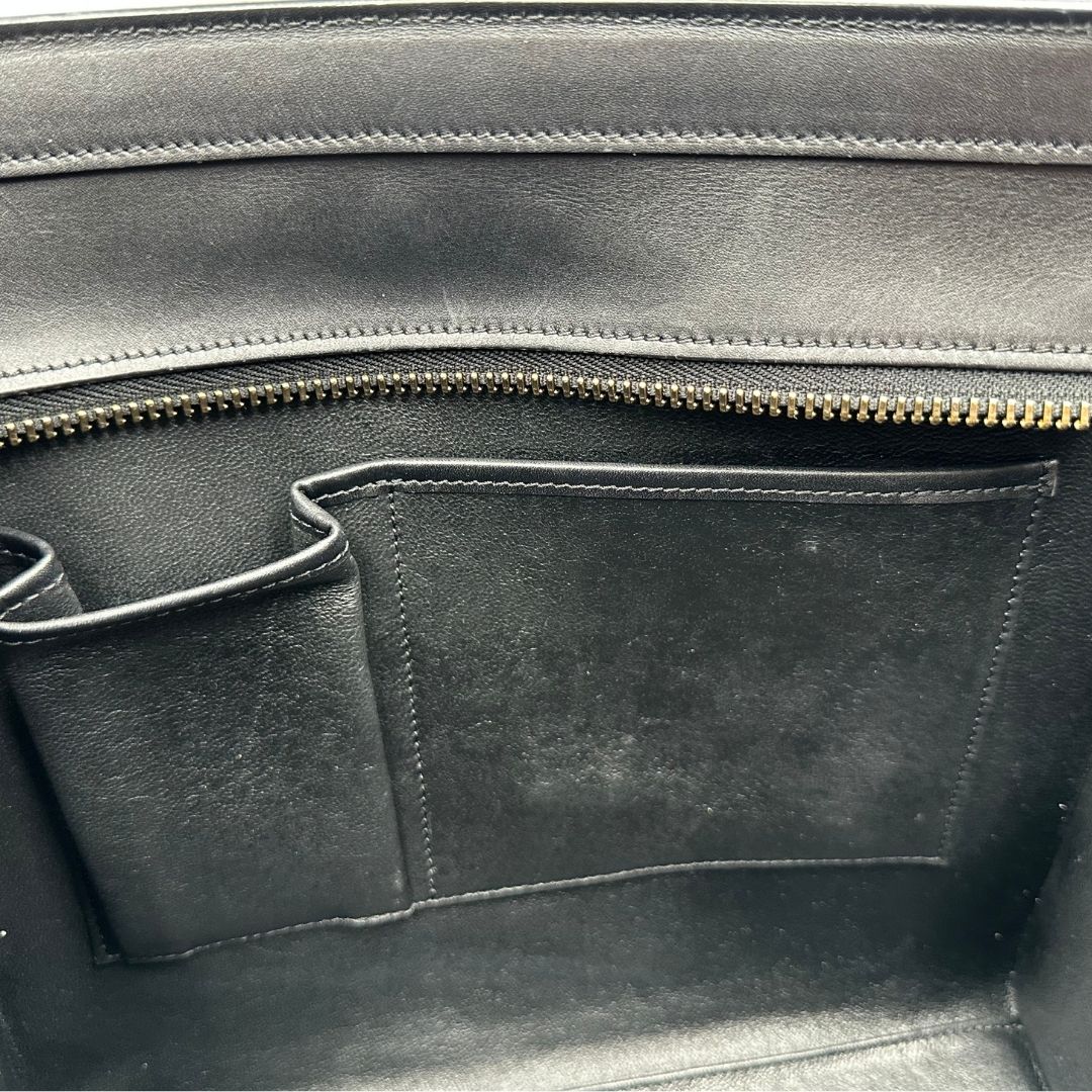 interno Borsa Céline Luggage in pelle multicolr nera, gialla e laterali in pelle scamosciata beige, con parti metalliche dorate e doppi manici stondati. Completa di dustbag, di lusso, originale, ottime condizioni, usata. 