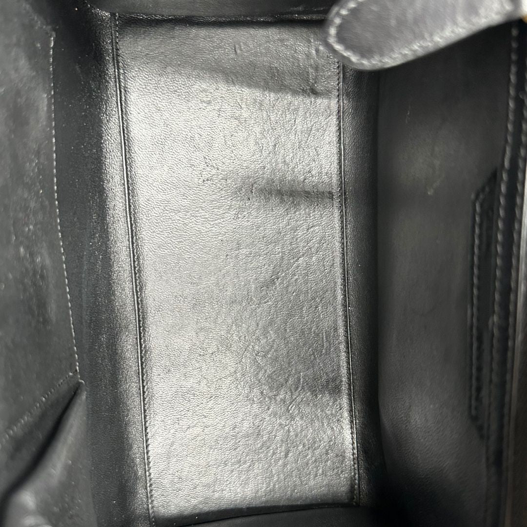 interno Borsa Céline Luggage in pelle multicolr nera, gialla e laterali in pelle scamosciata beige, con parti metalliche dorate e doppi manici stondati. Completa di dustbag, di lusso, originale, ottime condizioni, usata. 
