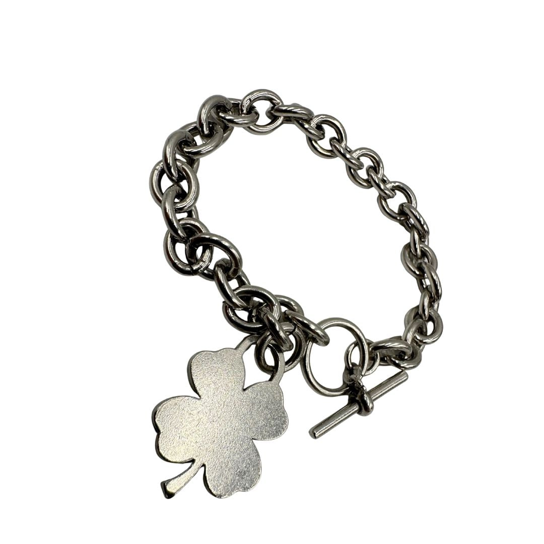 Bracciale Tiffany&Co. in argento 925 con ciondolo quadrifoglio. Full set, di lusso, originale, ottime condizioni, usato.