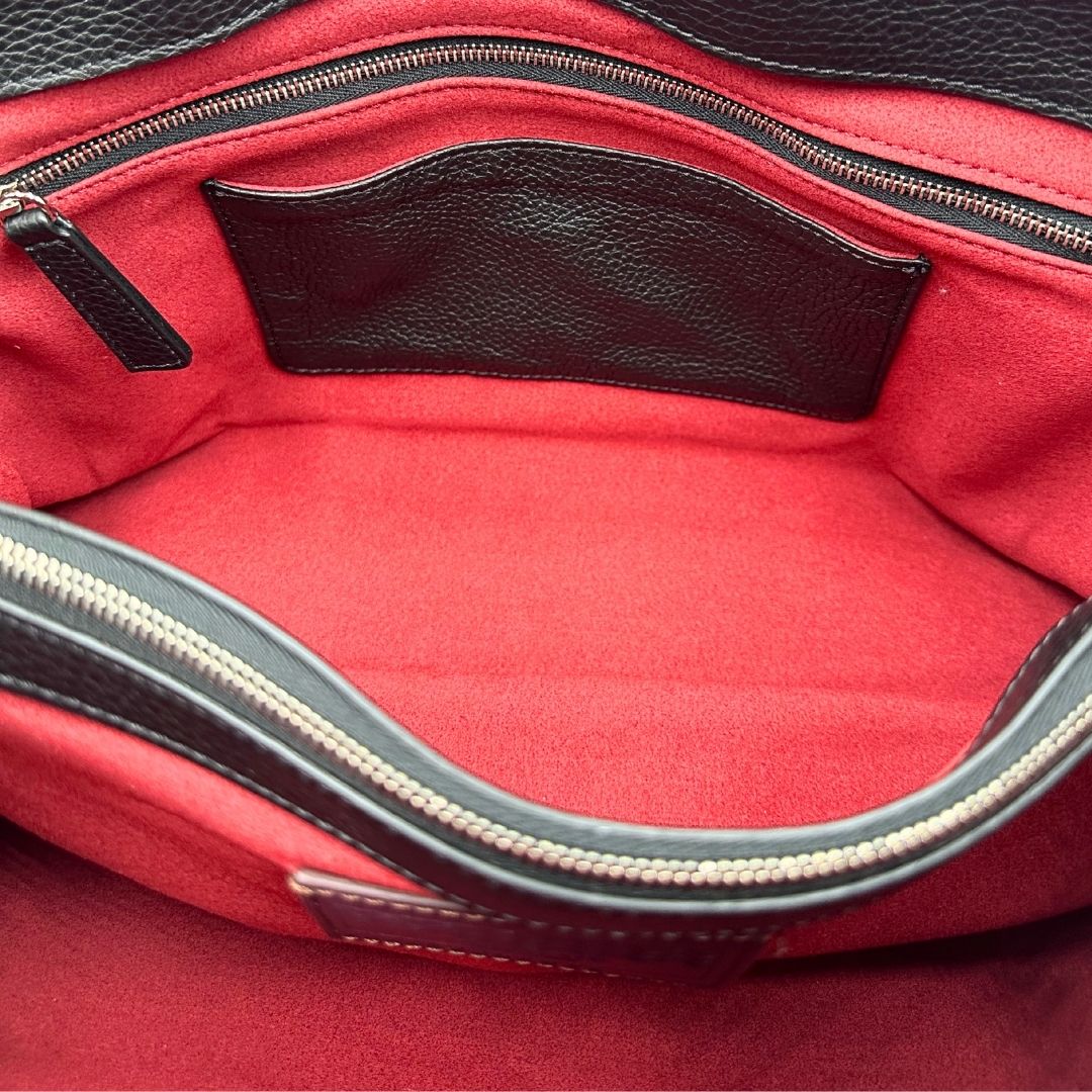 interni Borsa Zanellato Nina in pelle nera martellata con parti metalliche argentate; munita di una tracolla regolabile e amovibile e un manico singolo. Completa di dustbag, di lusso, originale, eccellenti condizoni