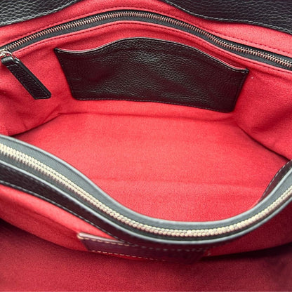 interni Borsa Zanellato Nina in pelle nera martellata con parti metalliche argentate; munita di una tracolla regolabile e amovibile e un manico singolo. Completa di dustbag, di lusso, originale, eccellenti condizoni