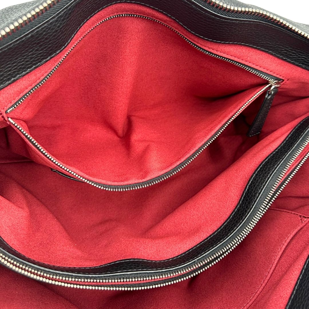 interni Borsa Zanellato Nina in pelle nera martellata con parti metalliche argentate; munita di una tracolla regolabile e amovibile e un manico singolo. Completa di dustbag, di lusso, originale, eccellenti condizoni