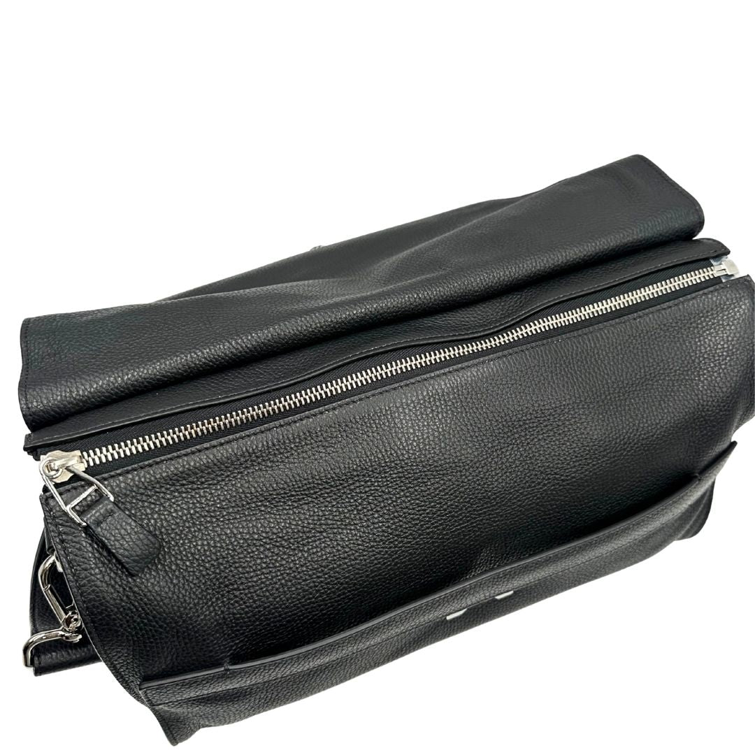 cerniera Borsa Zanellato Nina in pelle nera martellata con parti metalliche argentate; munita di una tracolla regolabile e amovibile e un manico singolo. Completa di dustbag, di lusso, originale, eccellenti condizoni 