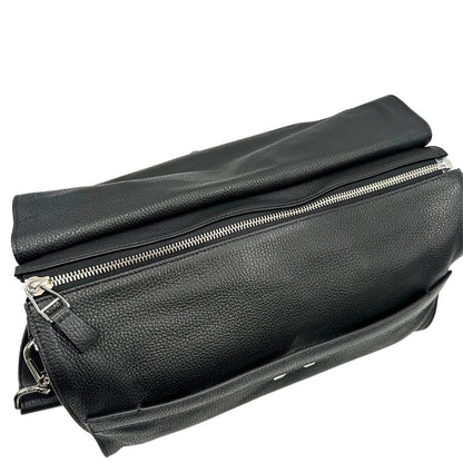 cerniera Borsa Zanellato Nina in pelle nera martellata con parti metalliche argentate; munita di una tracolla regolabile e amovibile e un manico singolo. Completa di dustbag, di lusso, originale, eccellenti condizoni 