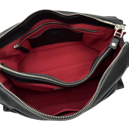 interni Borsa Zanellato Nina in pelle nera martellata con parti metalliche argentate; munita di una tracolla regolabile e amovibile e un manico singolo. Completa di dustbag, di lusso, originale, eccellenti condizoni 